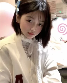 小巧可人的兼职学生妹