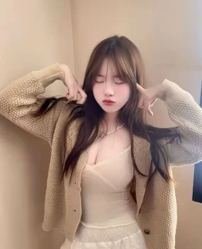 深圳身材丰满蜜桃臀爱舔小鸡鸡