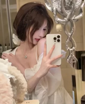 温柔甜美00后小姐姐