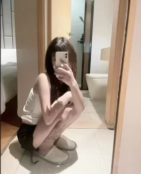 不到二十岁的精神小妹