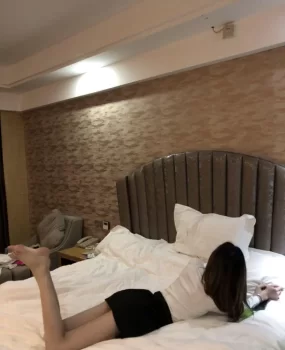 杭州高质量兼职妹妹，粉嫩长腿，性感黑色