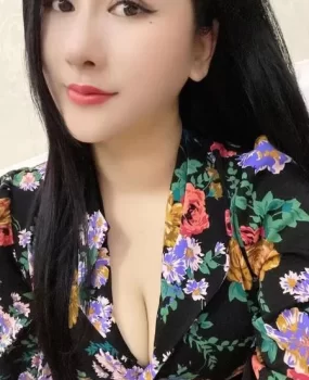 年轻爆乳妹子