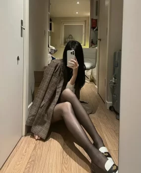 上海松江九亭刚刚下海的小妹妹 逼紧的很 下次还来