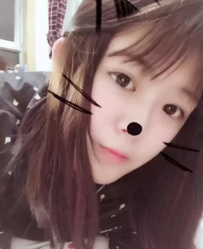 此女是学生，不好约，但是很嫩