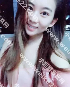 华新街萌小娜长得确实很诱人