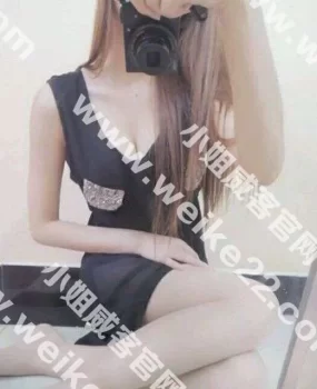 偏瘦身材娇小的美女一枚