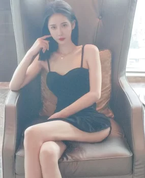 嫩逼水多，推荐后入，贼爽