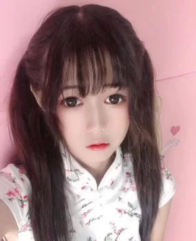 刚下水的妹妹，奶头都是粉嫩的