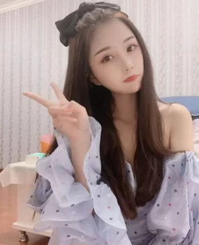 秦皇岛兼职小妹，奶子还挺大