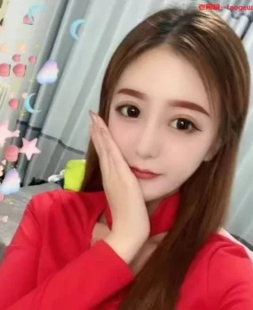 极品兼职健身美女包臀裤尽显美腿玉足