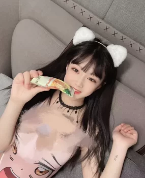 南京学生兼职 活泼有质 青春洋溢的小嫩模 大长腿 口活好 可游山玩水