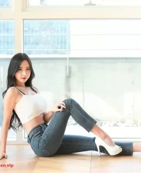 重庆模特兼职身材好会高难度姿势